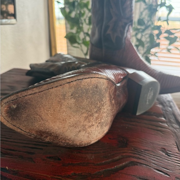 Classic Brown Cowboy Boots - Picture 3 of 9